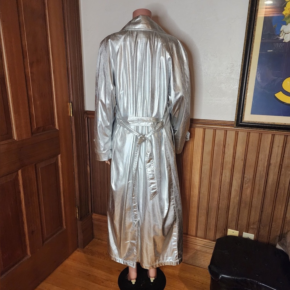Rare Letizia’s Towne House New York Vintage Silver Trench Coat